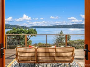 9423 SW Bayview Drive, Vashon WA 98070