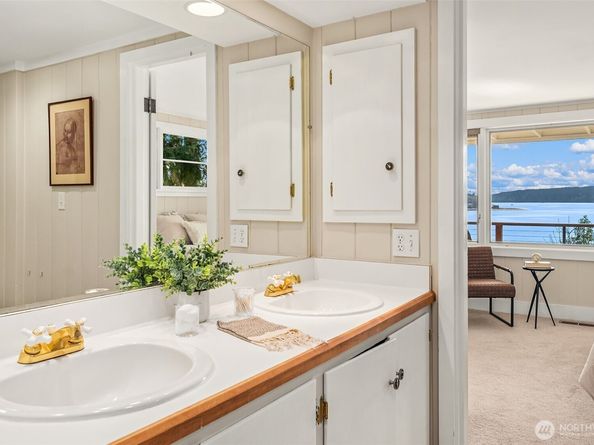 9423 SW Bayview Drive, Vashon WA 98070