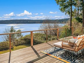 9423 SW Bayview Drive, Vashon WA 98070