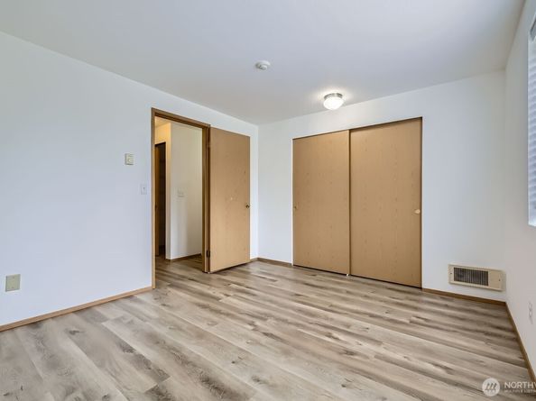 21908 56th Avenue W D5, Mountlake Terrace WA 98043
