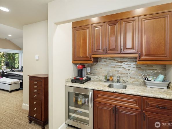 3720 131st Avenue NE, Bellevue WA 98005