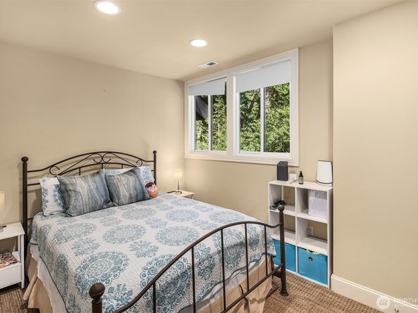 3720 131st Avenue NE, Bellevue WA 98005