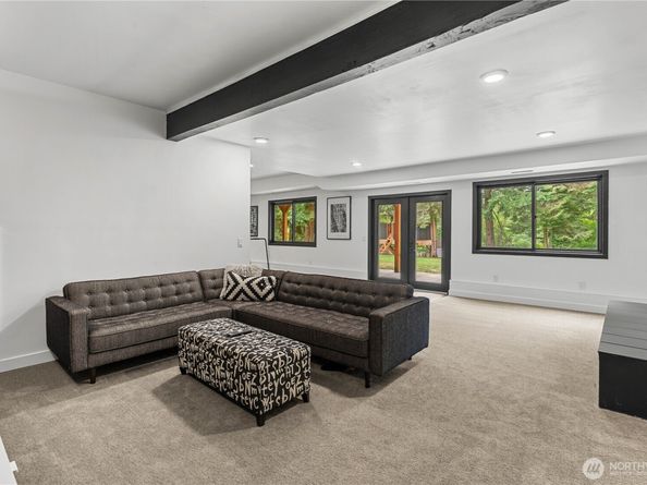 15108 238th Avenue SE, Issaquah WA 98027