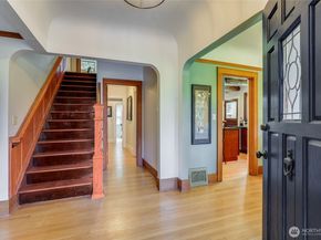 2463 26th Avenue E, Seattle WA 98112