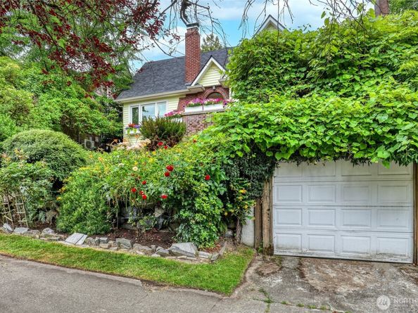 2463 26th Avenue E, Seattle WA 98112