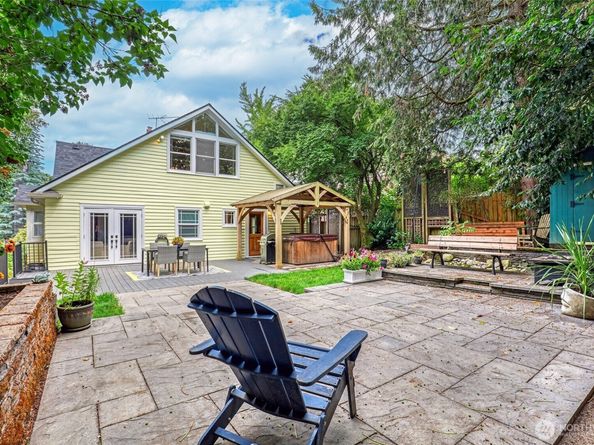 2463 26th Avenue E, Seattle WA 98112