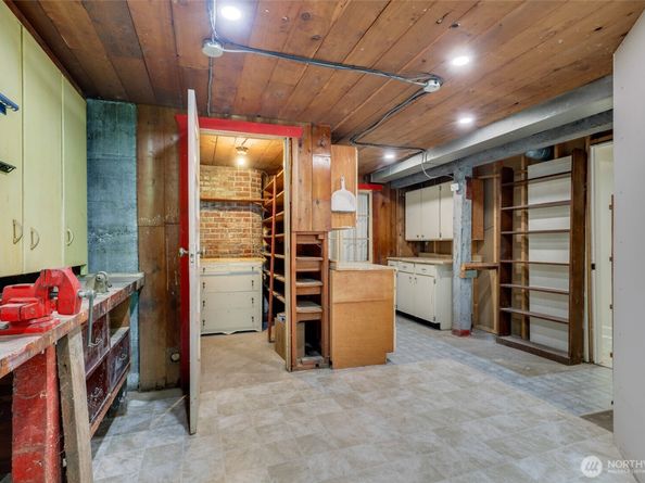 2463 26th Avenue E, Seattle WA 98112
