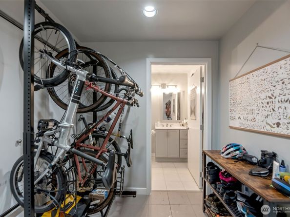 321 10th Avenue S 618, Seattle WA 98104