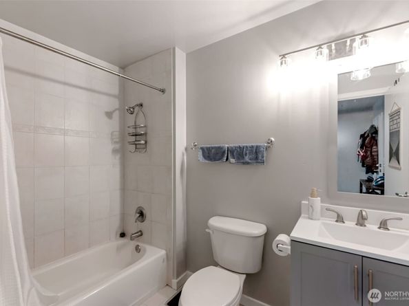 321 10th Avenue S 618, Seattle WA 98104