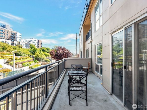 321 10th Avenue S 618, Seattle WA 98104