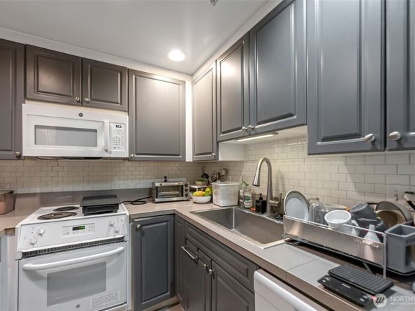 321 10th Avenue S 618, Seattle WA 98104