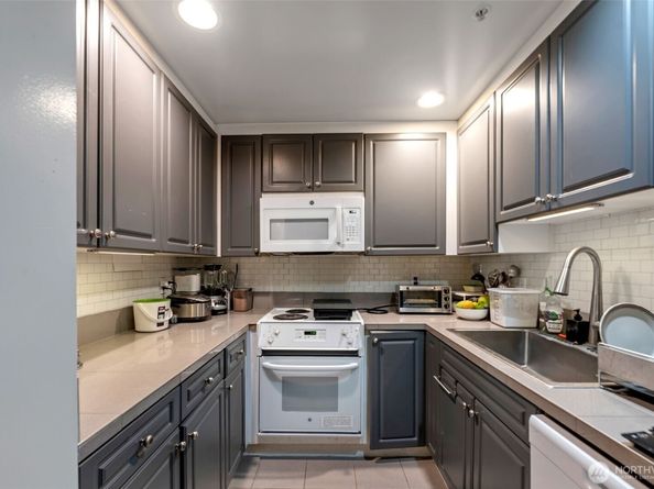 321 10th Avenue S 618, Seattle WA 98104