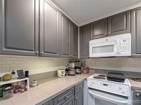 321 10th Avenue S 618, Seattle WA 98104