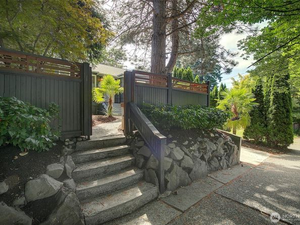 8222 35th Avenue SW, Seattle WA 98126
