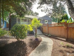 8222 35th Avenue SW, Seattle WA 98126