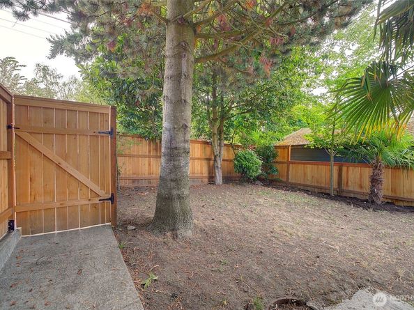 8222 35th Avenue SW, Seattle WA 98126