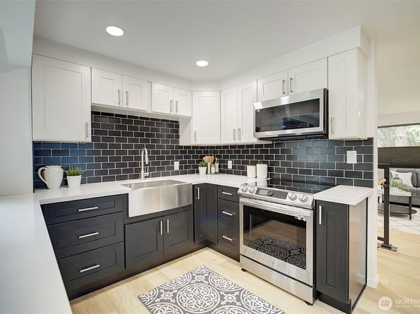 8222 35th Avenue SW, Seattle WA 98126