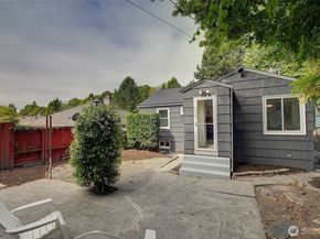 8222 35th Avenue SW, Seattle WA 98126