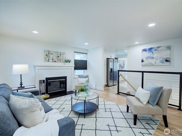 8222 35th Avenue SW, Seattle WA 98126