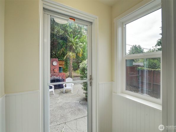 8222 35th Avenue SW, Seattle WA 98126
