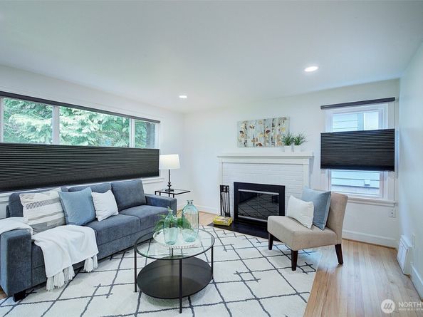 8222 35th Avenue SW, Seattle WA 98126