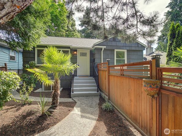 8222 35th Avenue SW, Seattle WA 98126