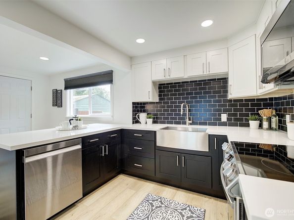8222 35th Avenue SW, Seattle WA 98126