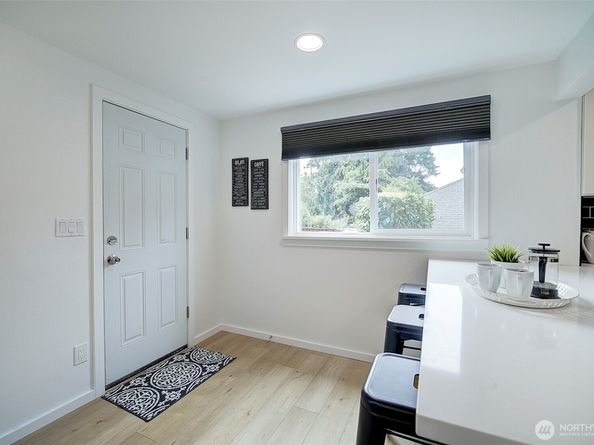 8222 35th Avenue SW, Seattle WA 98126