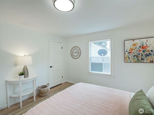 8222 35th Avenue SW, Seattle WA 98126