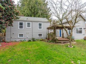 11008 Dayton Avenue N, Seattle WA 98133