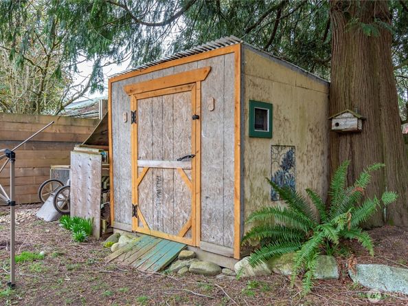 11008 Dayton Avenue N, Seattle WA 98133