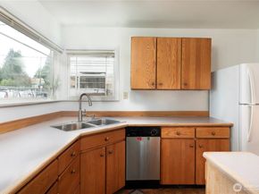 11008 Dayton Avenue N, Seattle WA 98133