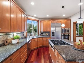 24502 NE 27th Place, Sammamish WA 98074