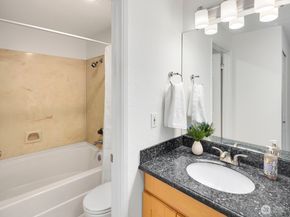 5901 Phinney Avenue N 106, Seattle WA 98103