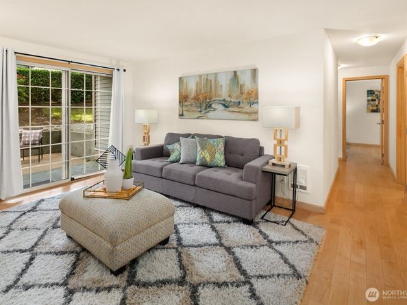 215 9th Street D101, Kirkland WA 98033