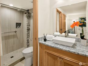 215 9th Street D101, Kirkland WA 98033