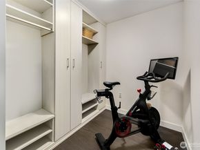 909 5th Avenue 2002, Seattle WA 98164