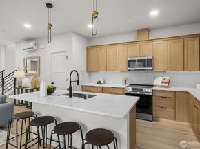 10829 104th Avenue NE, Kirkland WA 98033