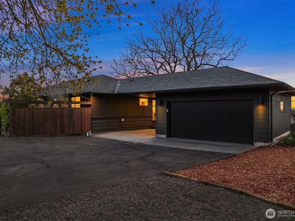 2426 NW 201st Place, Shoreline WA 98177