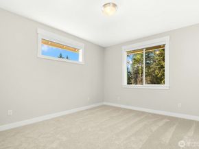 5541 Skyfall Place NW, Bremerton WA 98312