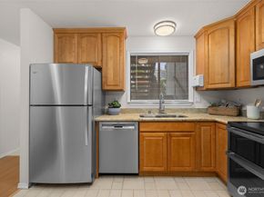 4202 Factoria Blvd SE D2, Bellevue WA 98006