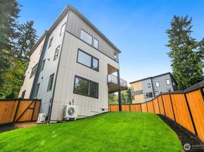 13105 SE 19th Court, Bellevue WA 98005