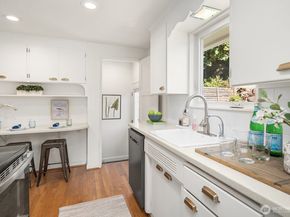 5606 59th Avenue NE, Seattle WA 98105