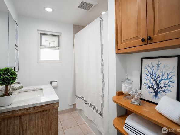5606 59th Avenue NE, Seattle WA 98105