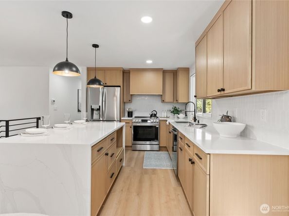 9548 3rd Avenue NW, Seattle WA 98117