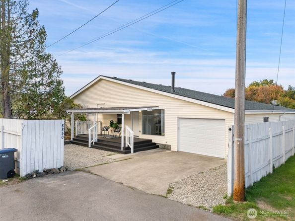 8850 NE Point No Point Road, Hansville WA 98340
