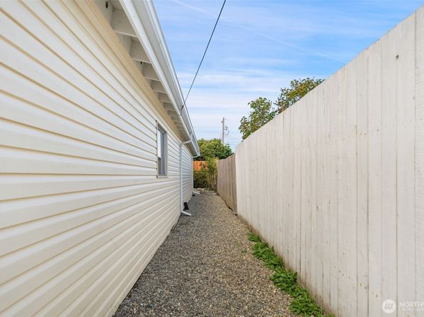 8850 NE Point No Point Road, Hansville WA 98340