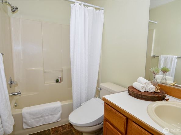 13629 26th Place W A103, Lynnwood WA 98087
