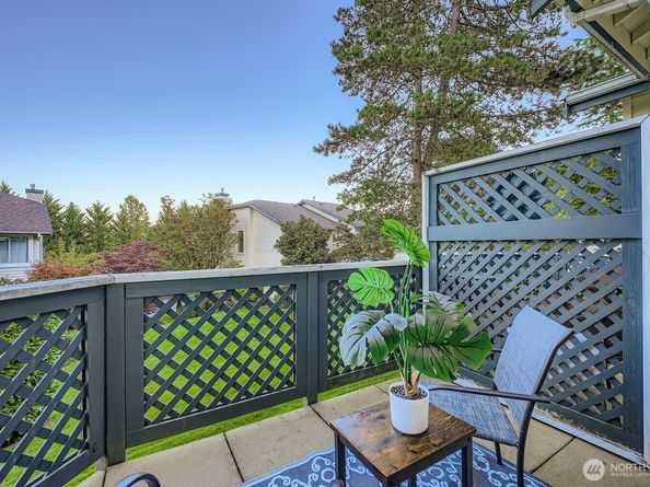 2132 NW Pacific Yew Place, Issaquah WA 98027