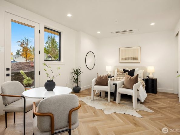 1075 NW Inneswood Drive, Issaquah WA 98027